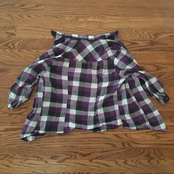 Forever 21 Plaid Button Down (5/$20) - Picture 2 of 3